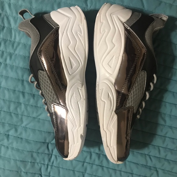 Sneakers - Picture 4 of 6